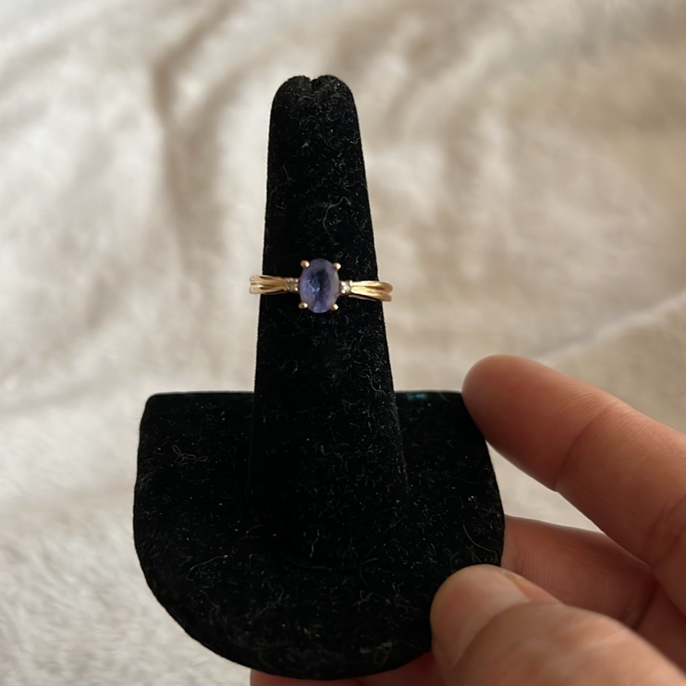 Elegant 14K Gold Tanzanite & Diamond Accent Ring – Classic Oval Cut - Picture 4 of 7